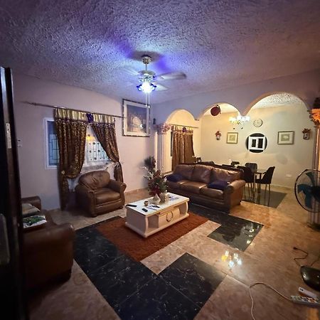 Caroline Trail Villa Фрийтаун Екстериор снимка