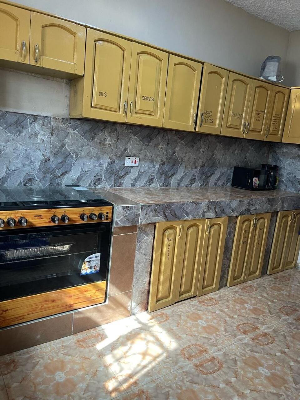 Caroline Trail Villa Фрийтаун Екстериор снимка